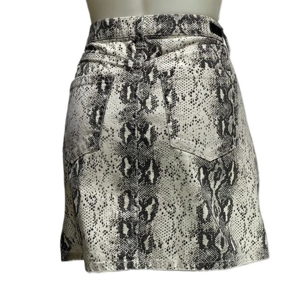 BLANK NYC Skirt B&W Reptile Print Denim Mini 5 pocket Styling Women's Size 29 - Picture 4 of 12